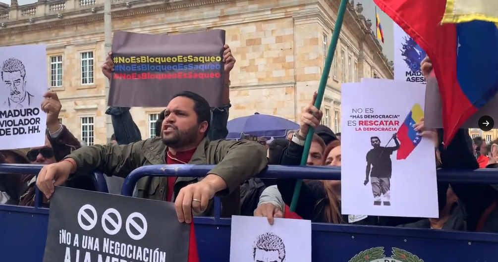 “No sean voceros de la dictadura”: Manifestaron en la cancillería colombiana mientras se realiza la Conferencia Internacional sobre Venezuela (Videos)