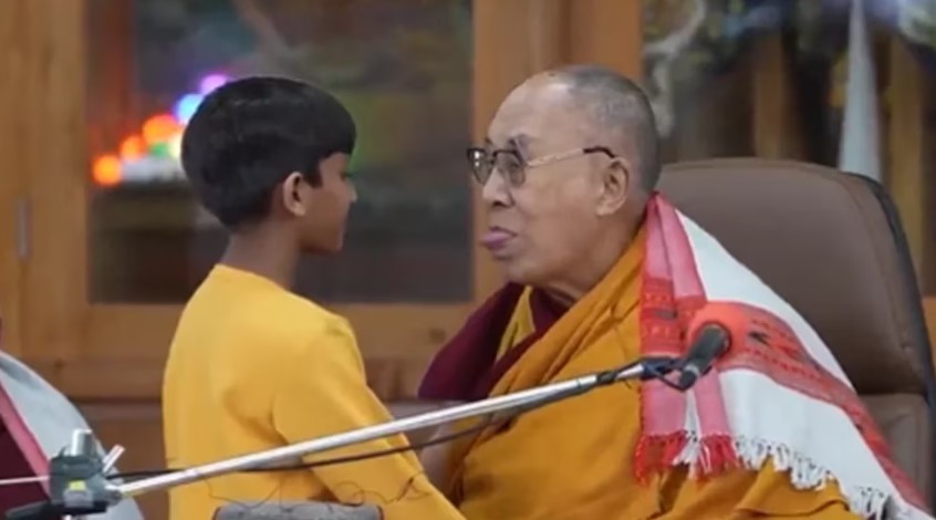 Un partido de Sudáfrica pide el arresto del Dalai Lama por “abuso infantil”