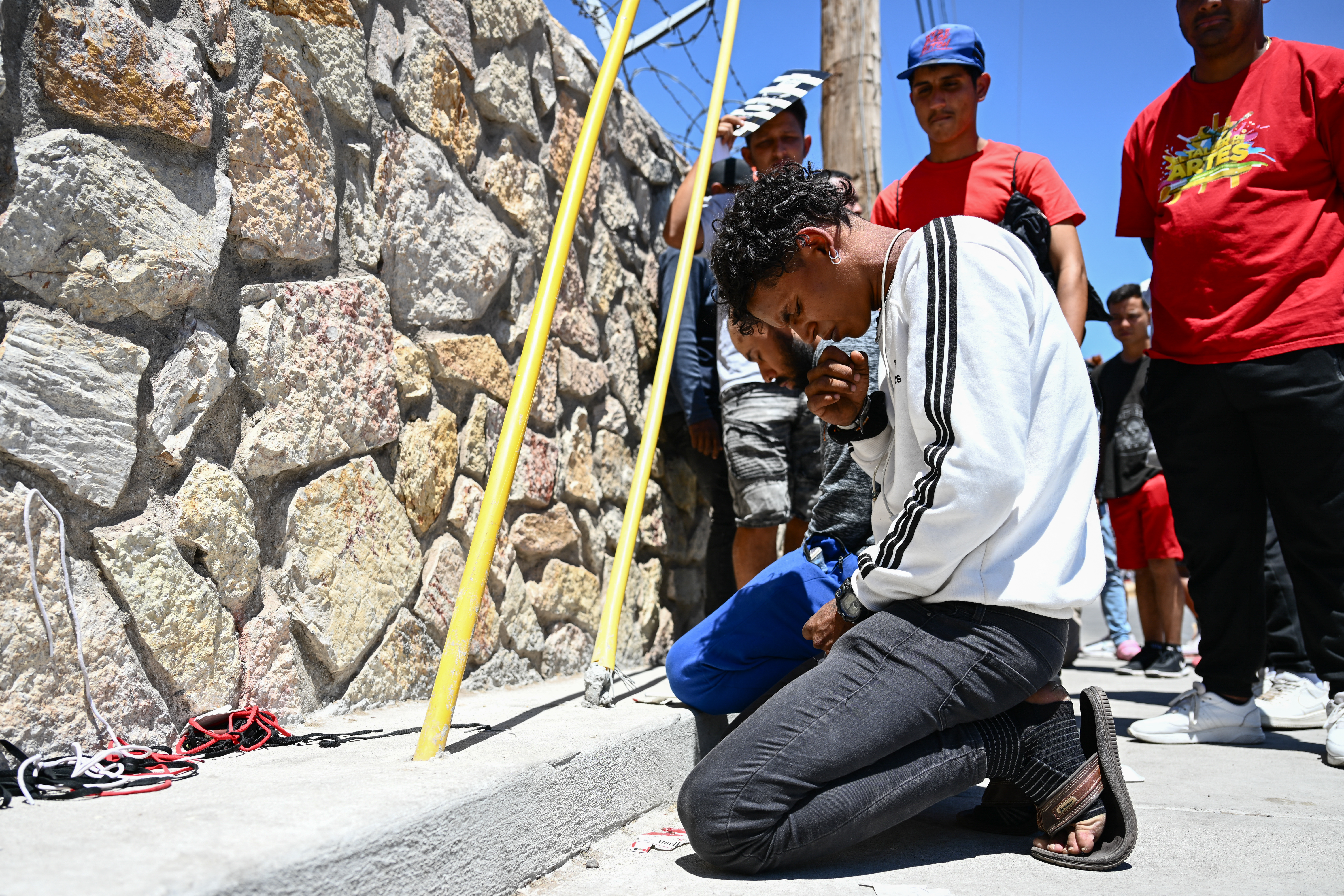 Miles de venezolanos sortean una apuesta desesperada en la frontera de EEUU