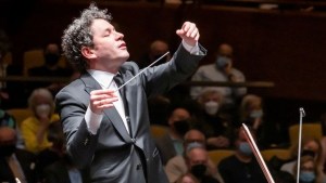 Nueva York se rinde a Gustavo Dudamel en su primer concierto como director musical de la Filarmónica