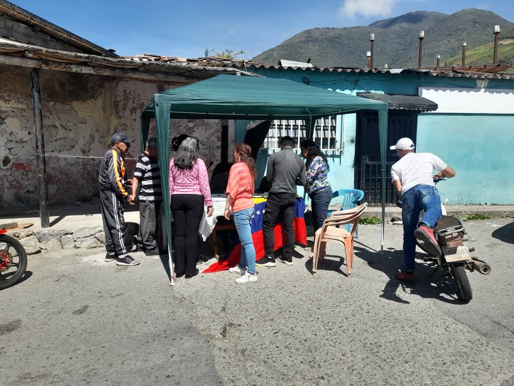 Mérida: En Cardenal Quintero recogieron firmas para pedir al CNE que se celebren elecciones municipales