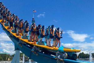 Parque Seaworld de Orlando inauguró la primera montaña rusa de surf del mundo (Video)