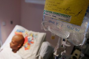 Alerta en EEUU: Centros oncológicos enfrentan escasez de medicamentos para quimioterapia