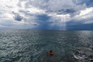 Murió ahogado durante luna de miel en Hawái: La cruel acción que realizaron mientras le practicaban reanimación