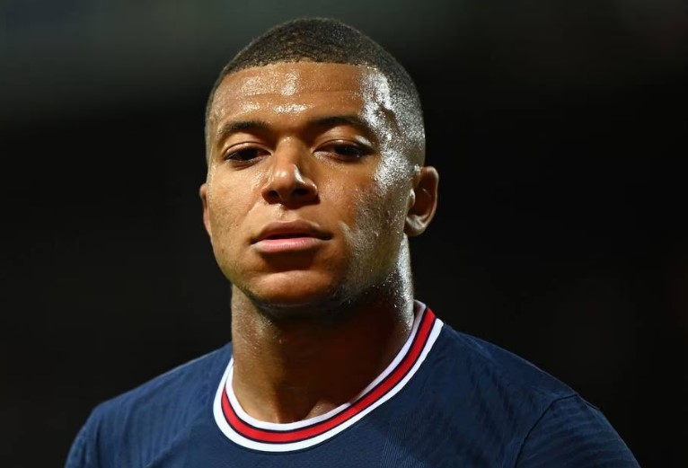 La preocupación por Kylian Mbappé tras la drástica decisión del PSG: “No está bien, está muy afectado con esta situación”