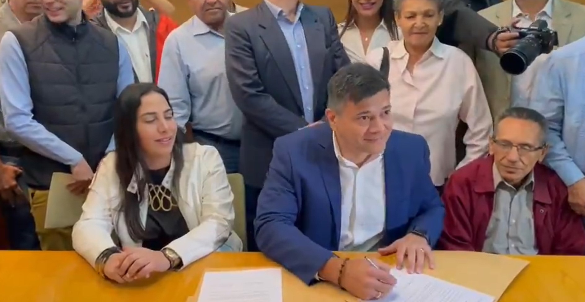 Freddy Superlano formaliza su candidatura a la elección primaria (VIDEO)