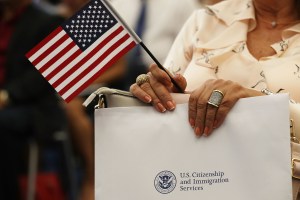 Ciudadanía estadounidense: Programa de subsidios para quienes soliciten la naturalización será ampliado