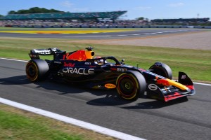 Verstappen mantiene su dominio en las primeras prácticas del GP de Gran Bretaña