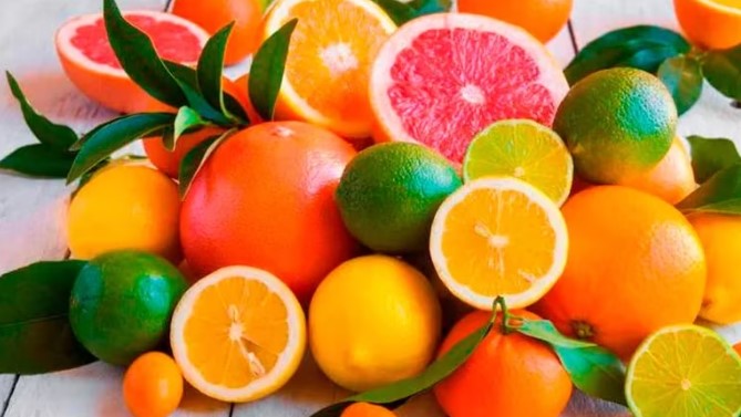Cuáles son las frutas que al consumirse antes del desayuno pueden ayudar a reducir el colesterol