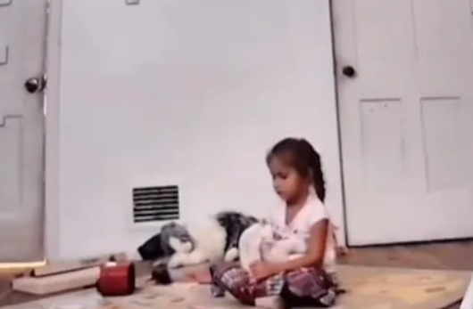 Impactante VIDEO: Grabó a su hija y descubrió que habla con un fantasma cuando está sola