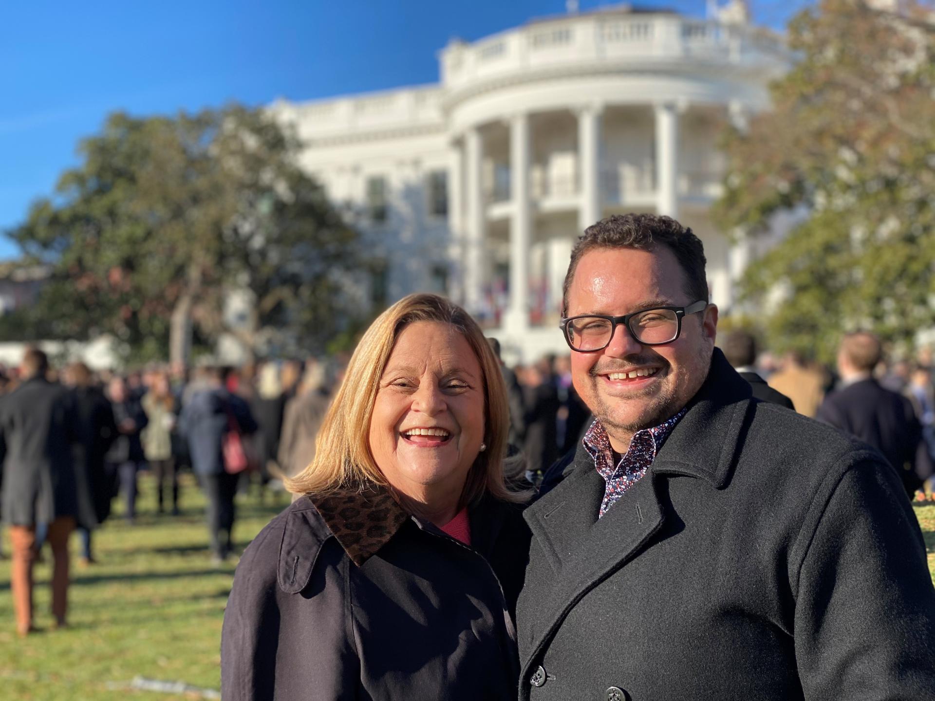 Rodrigo, el hijo trans de una excongresista de Florida que incitó a su madre a apoyar al colectivo