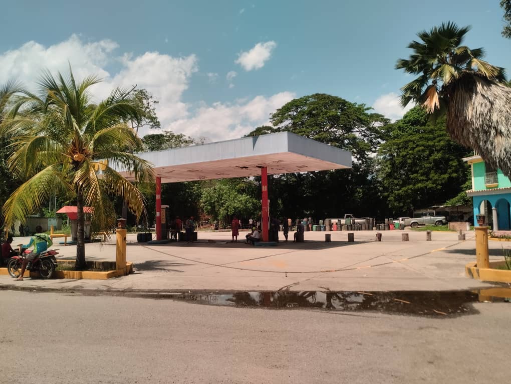 Denuncian irregularidades en el suministro de combustible en Ocumare de La Costa