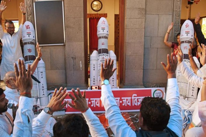 La India eleva oraciones y rituales a horas de su segundo intento por llegar a la Luna