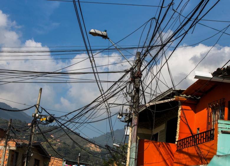 Murió electrocutado mientras intentaba robar cables de alta tensión