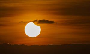 ¿Qué le puede pasar al ser humano al ver directamente un eclipse?