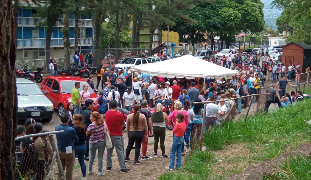 Continúa masiva asistencia de votantes en el centro nucleado de la Castra en Táchira