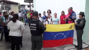 La perturbadora presencia de militares y policías en escuelas: así responde Maduro al reclamo salarial de los maestros