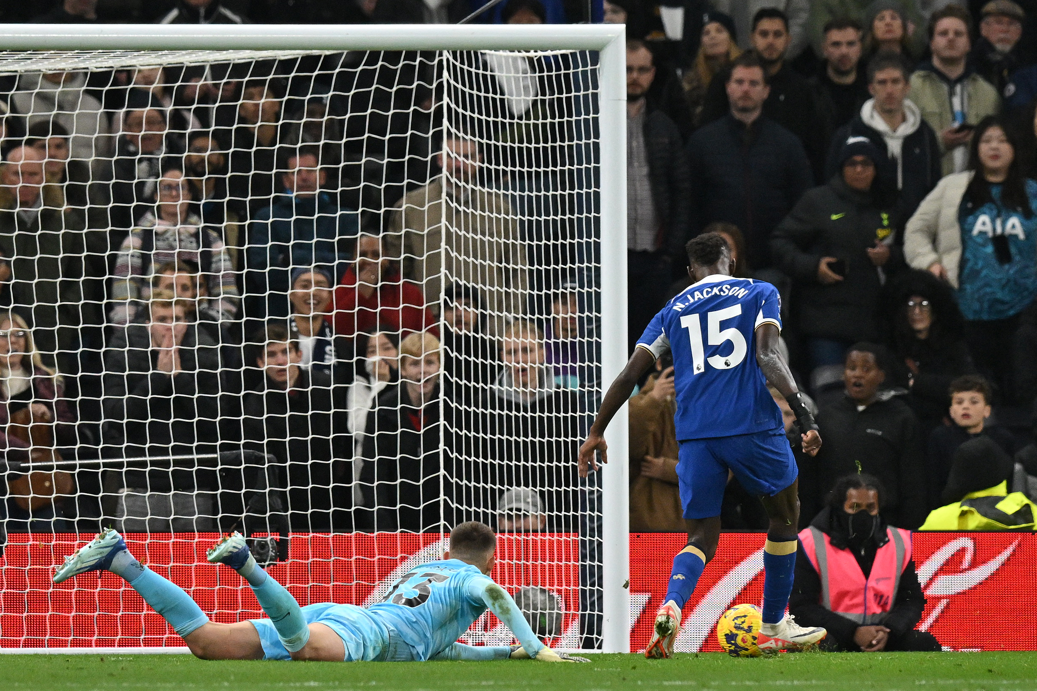 Chelsea tumbó a un Tottenham de nueve jugadores con hat-trick de Nicolás Jackson