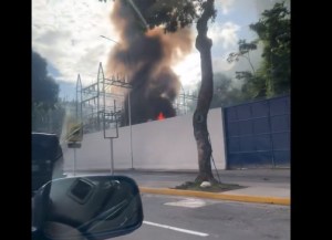 EN VIDEOS: Se registró incendio en subestación eléctrica adyacente a Plaza Las Américas