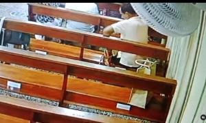 Insólito: se robó un celular en plena misa y el momento quedó captado en VIDEO