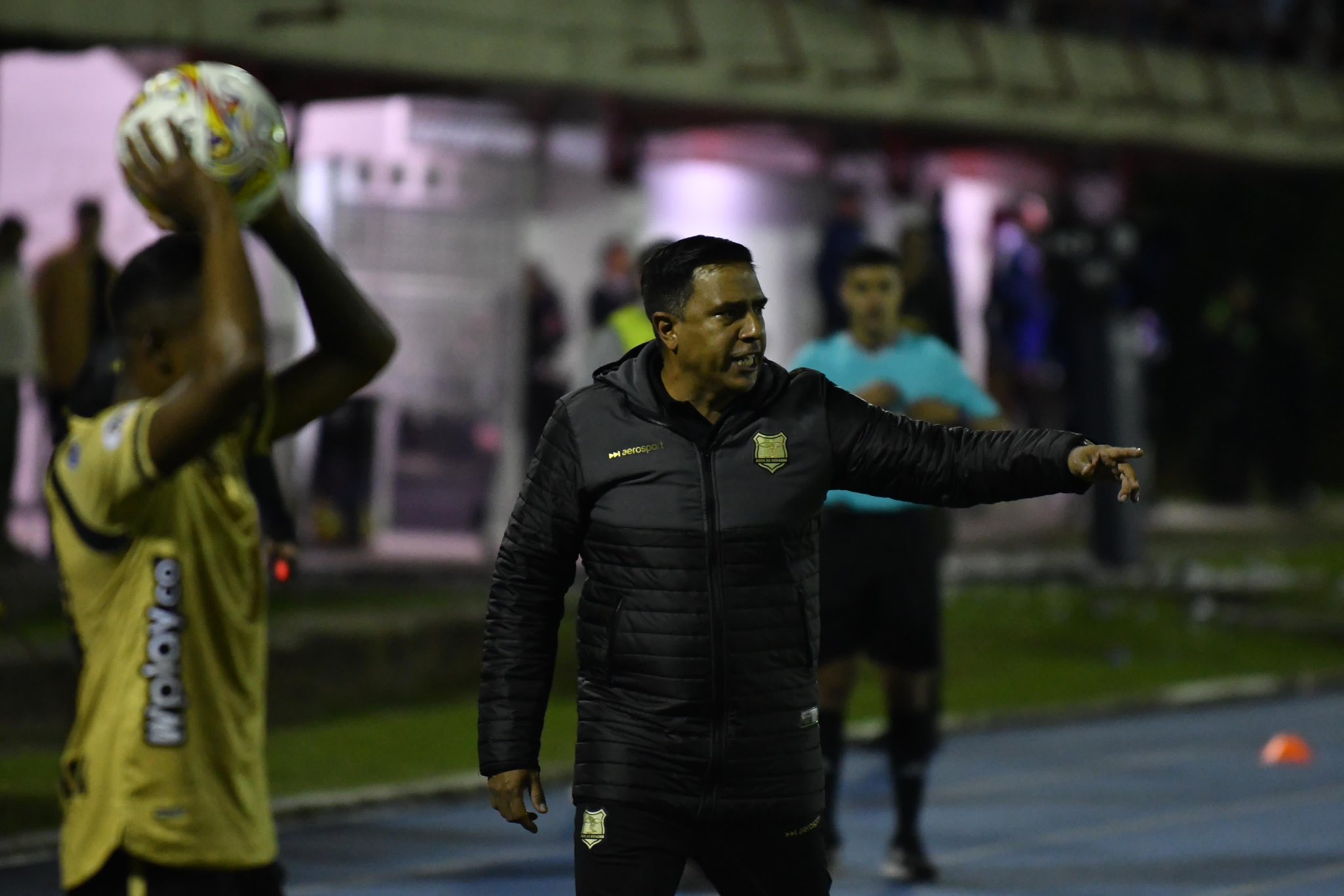 Oficial: César Farías renuncia a la dirección técnica de las Águilas Doradas del fútbol colombiano