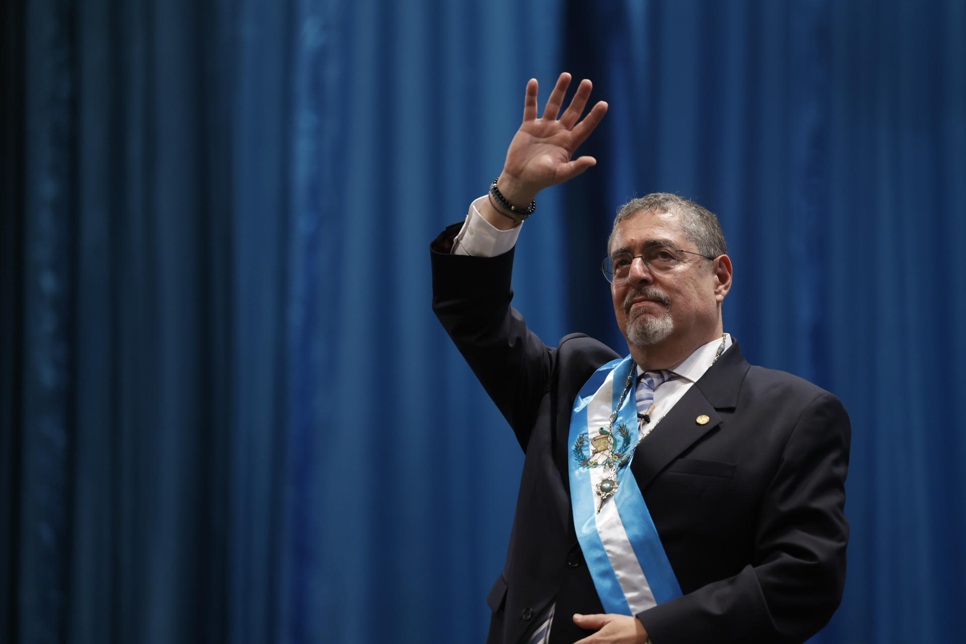 Bernardo Arévalo acordó trabajar con la fiscal que torpedeó su investidura en Guatemala