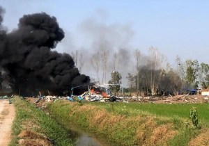 Cifra de fallecidos asciende a 23 en Tailandia tras una explosión en fábrica de fuegos artificiales