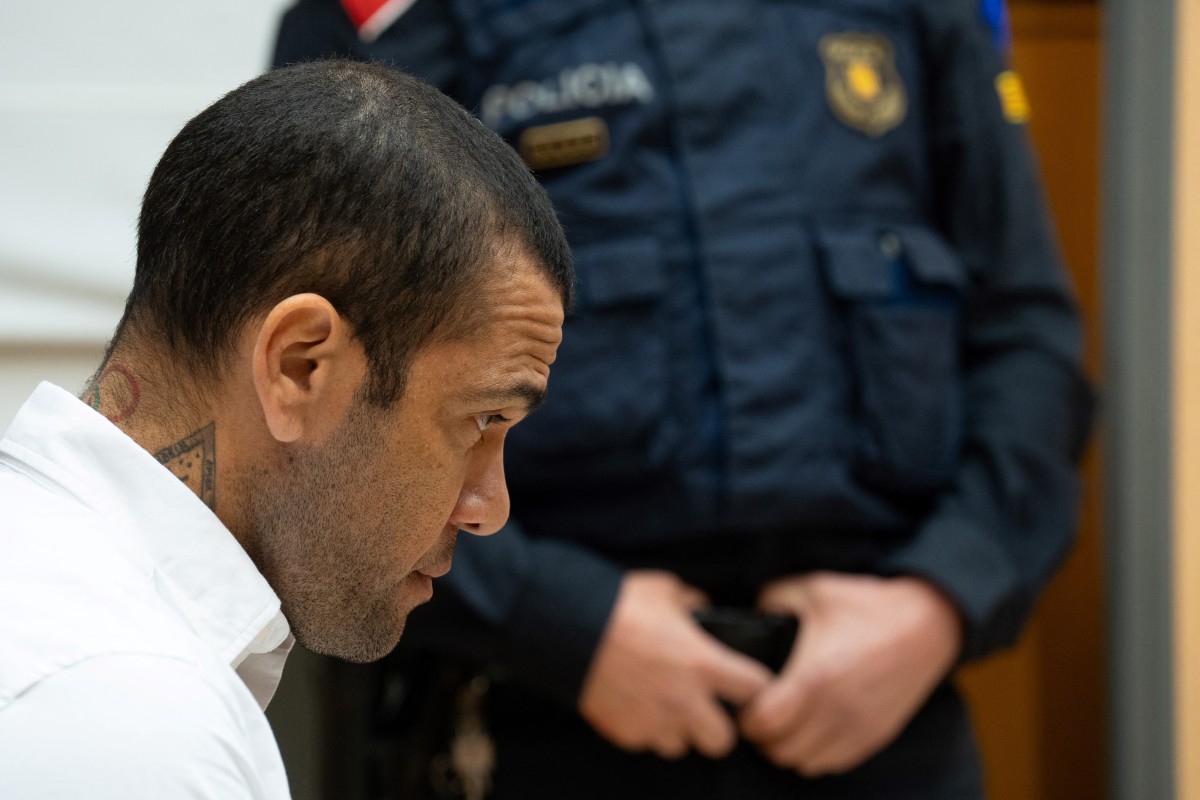 Dani Alves pide anular el proceso por ser investigado a “sus espaldas” en un “juicio paralelo”