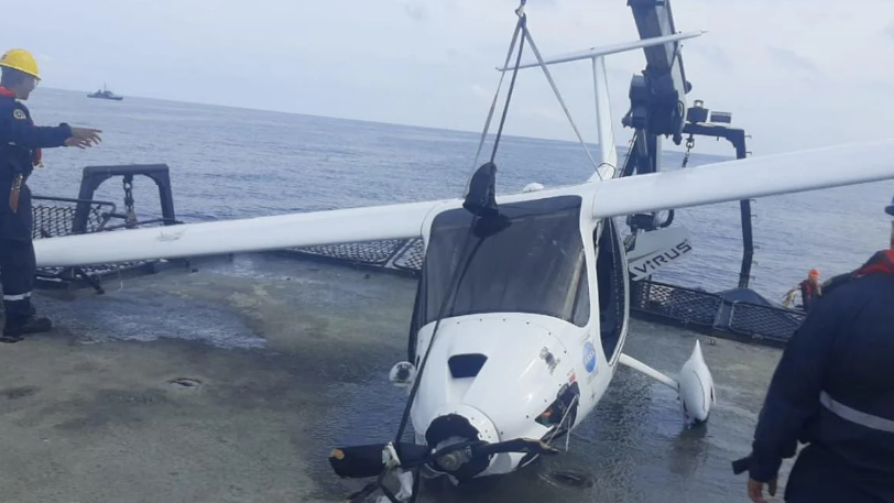 Avioneta cayó al mar frente a las islas Galápagos, pero un milagro salvó a todos a bordo