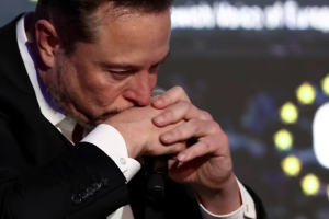 El acuerdo que convirtió a Elon Musk en la persona más rica del mundo… en la “cuerda floja”