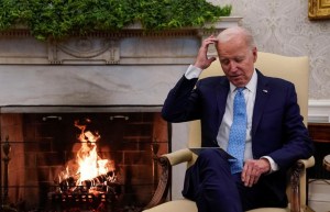 Ni leyendo sus apuntes Biden evita confundirse: se refirió dos veces a Gaza como Ucrania (VIDEO)