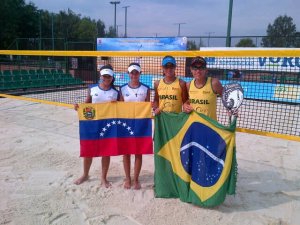 Claudia Moreno, la pionera del beach tennis en Venezuela que conquista las playas de EEUU