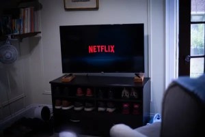 Acaba de llegar a Netflix y ya es furor: la impactante película que jugará con tus sentidos