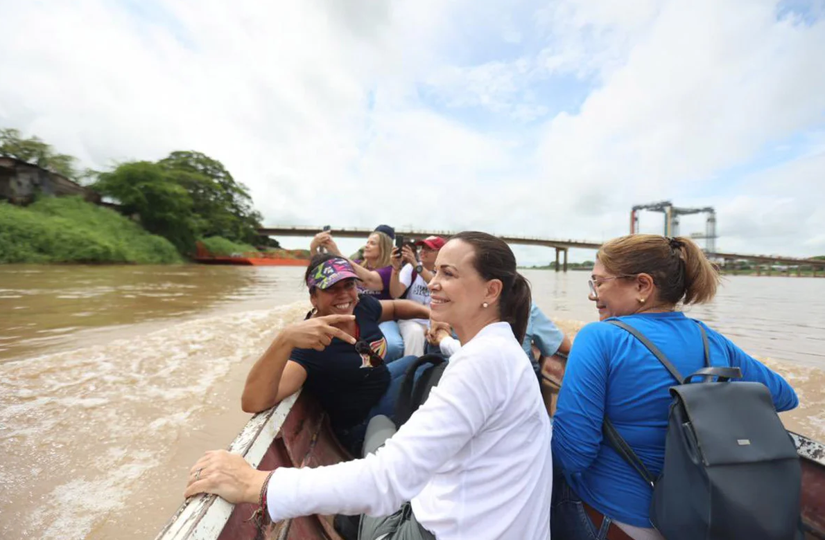 VIDEO: le quitan la curiara y persiguen al motorista que trasladó a María Corina entre Guárico y Apure