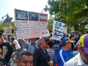 Hasta los buhoneros marcharon en Maracaibo este #1May Día del Trabajador