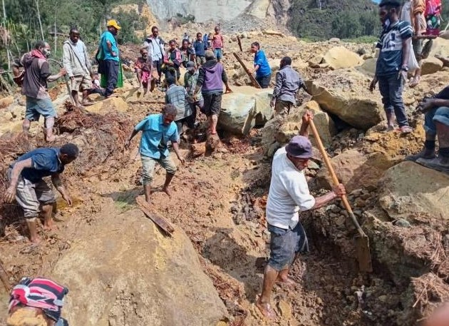 La ayuda humanitaria empieza a llegar a Papúa Nueva Guinea cinco días después de la avalancha