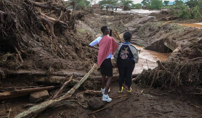 Ascienden a 71 los muertos tras desbordarse un río por las fuertes lluvias en Kenia