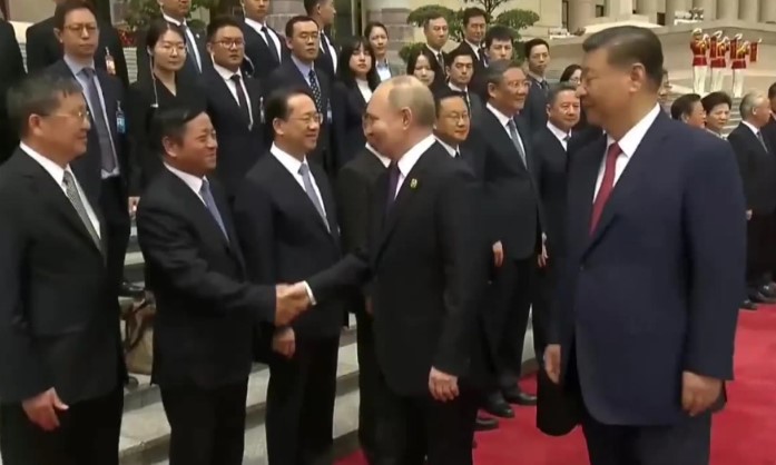 Xi recibe a Putin con una ceremonia de bienvenida antes de su reunión a puerta cerrada