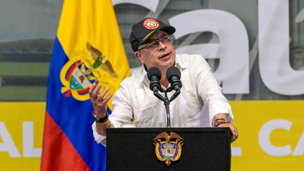 Petro niega intenciones de imponer una Constituyente en Colombia