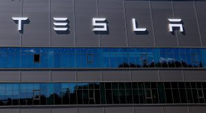 Un nuevo alto directivo de Tesla abandona la empresa con críticas a los recientes despidos