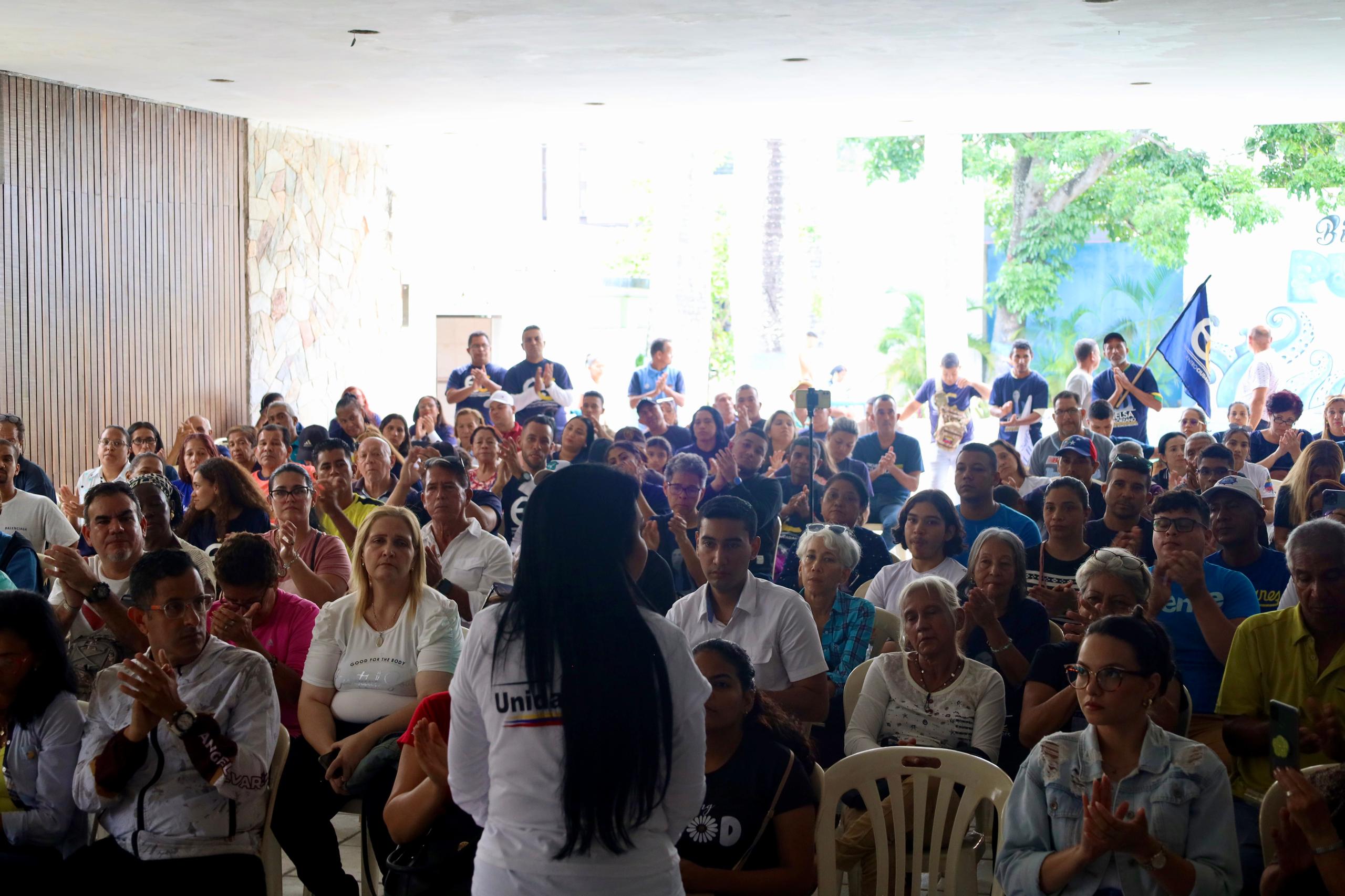 Al menos 300 voluntarios ciudadanos y comanditos fueron juramentados por Delsa Solórzano en Carabobo