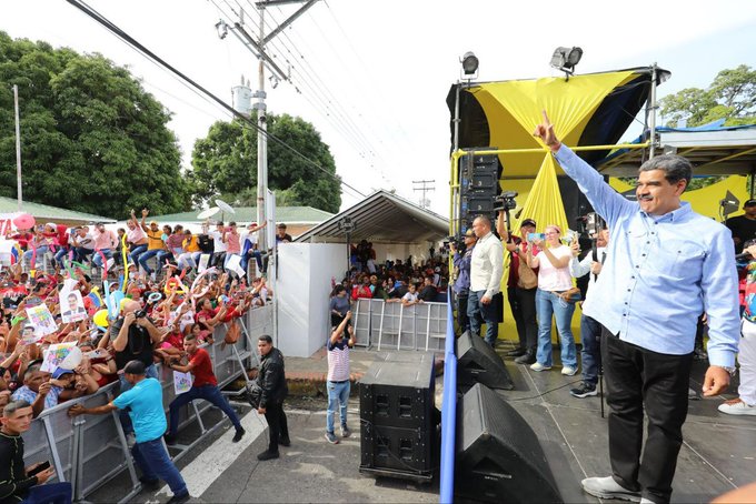 VIDEO: en plena precampaña, Maduro se acordó de mandar a tapar los huecos en las calles de Barinas