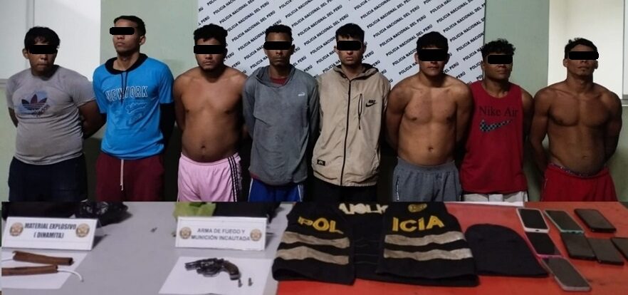 Detuvieron a ocho venezolanos con armas, explosivos y un chaleco policial en Perú