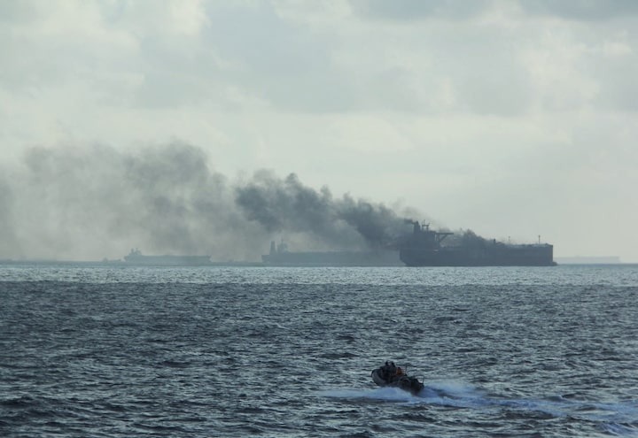 Petrolero que transportó crudo venezolano de manera clandestina estalló en llamas tras colisionar cerca de Singapur