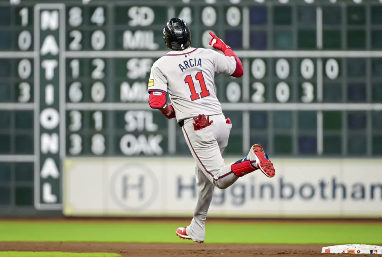 ¡Arepa power! Orlando Arcia conectó dos jonrones en el triunfo de Bravos de Atlanta (video)